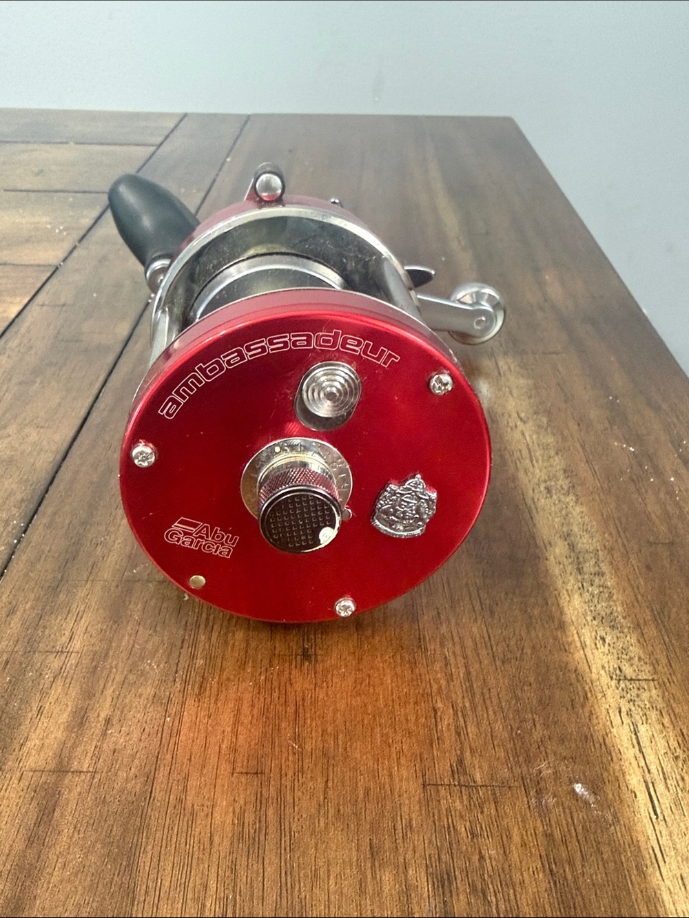 Ambassadeur Red Baitcasting Reel. Left handed. Never used! 7001c series